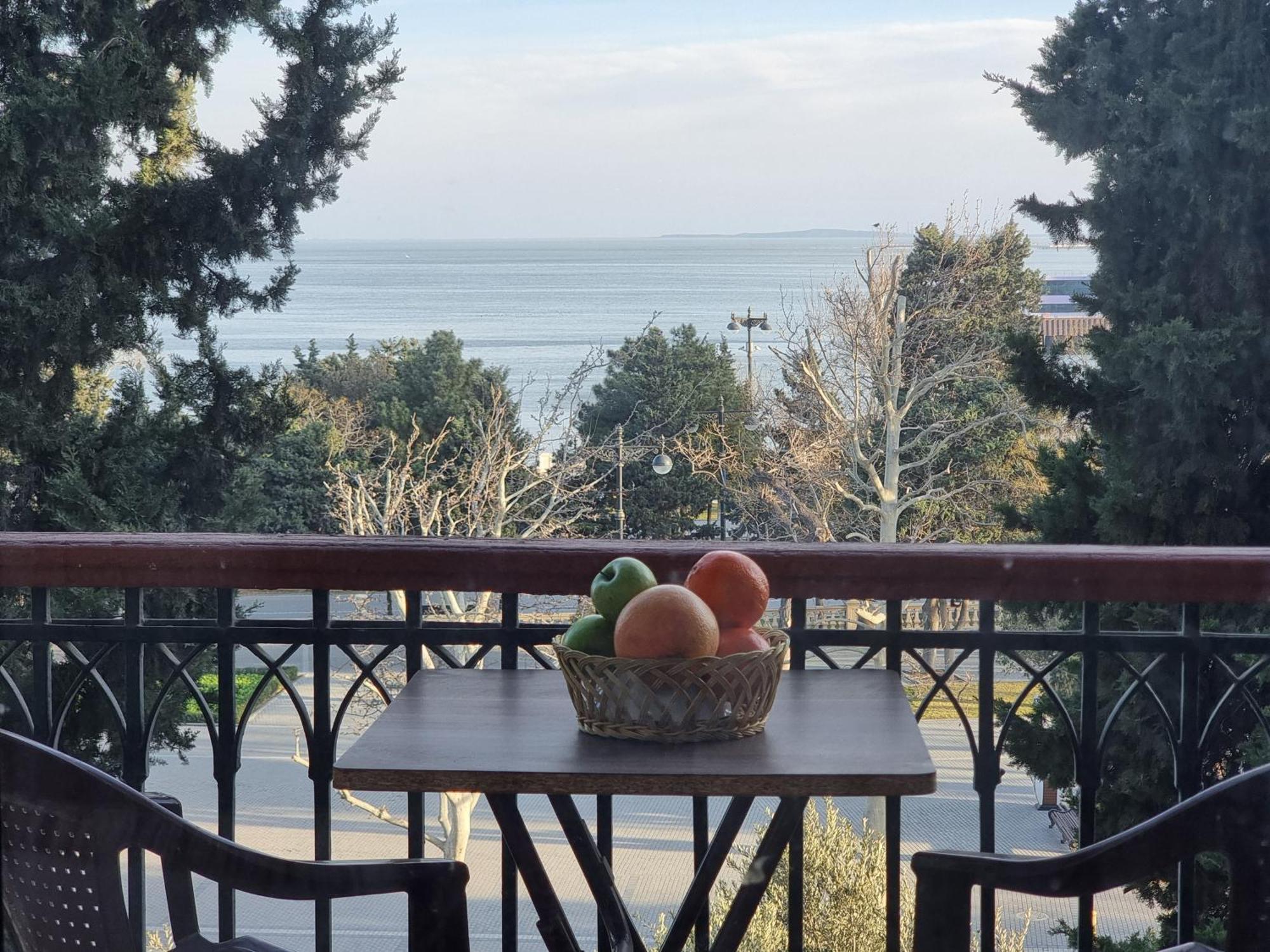 Old Sea View Apartment Baku